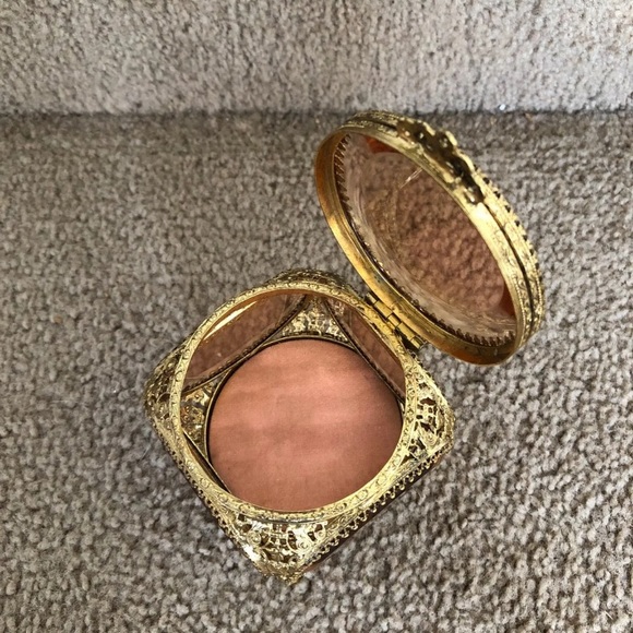 Vintage filigree ormolu vanity box - Picture 7 of 7